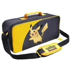 Ultra Pro Pokémon Deluxe Gaming Trove/Tasche Pikachu -NECA Store 15761 aw14994 trove pkm pikachu angle rendering 1200x