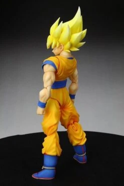 Dragonball Z - Super Saiyan Son Goku FiguArts Figur -NECA Store 3fb50c3d8723432f7c8026419fcad4c5744670cc9c5f11f503b22fe312c044dc