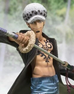 One Piece - Trafalgar Law Dressrosa Figuarts Zero Figur -NECA Store ba00a1069cc38011b467643dff674202f46d72d90c6dc9465fc5d8480a211988