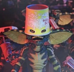 NECA Gremlins - Ultimate Gamer Gremlin Actionfigur -NECA Store bf2466a16bfed470fbe444fa9a6ab8037a7abd6f426b7b0ec06a8a928ee45481