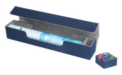 Ultimate Guard Flip-n-Tray Mat Case XenoSkin Blau -NECA Store f765cb65c854ebbd015bfd7bd6f8ae68f511ebe69750a20f2dbfc2d67ae4553a